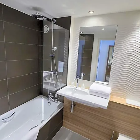 Campanile Bordeaux Ouest - Aeroport Отель