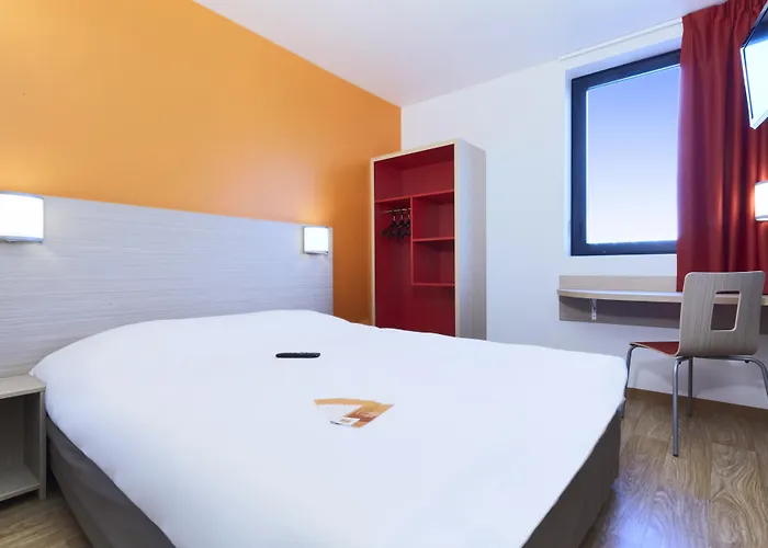 Campanile Bordeaux Ouest - Aeroport מלון 3*